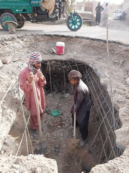 د کندهار ښاروال حسن حاجي صاحب په لارښوونه په ښار کي د هغه پلچکانو د جوړېدو چاري رواني دي کوم چي تخریب سوي وه.