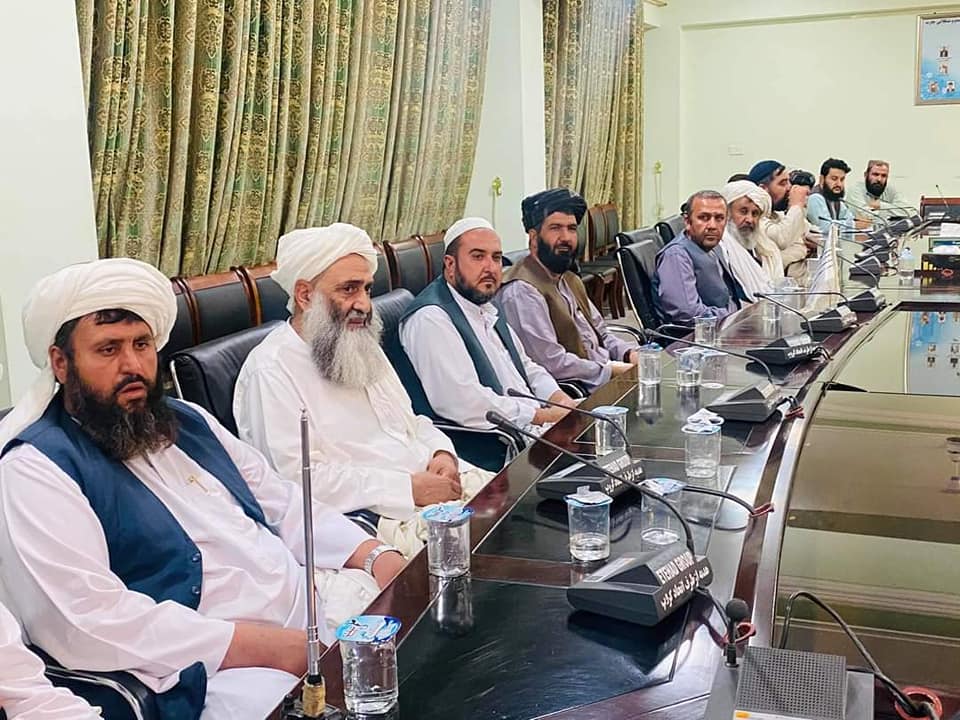 د کندهار ولایت نوي ښاروال ښاغلي مولوي حسن حاجي صاحب د سوداګرۍ خوني په ریاست کي د ملي تاجرانو سره وکتل