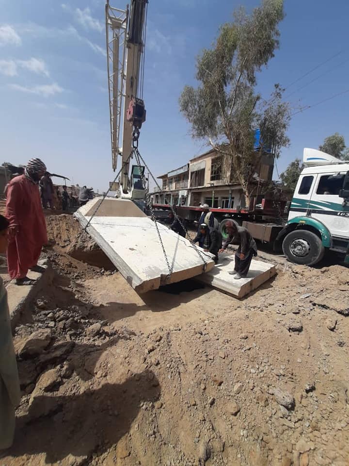 د کندهار ښاروال حسن حاجي صاحب په لارښوونه په ښار کي د هغه پلچکانو د جوړېدو چاري رواني دي کوم چي تخریب سوي وه.